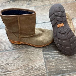 UGG waterproof Boots sz 4